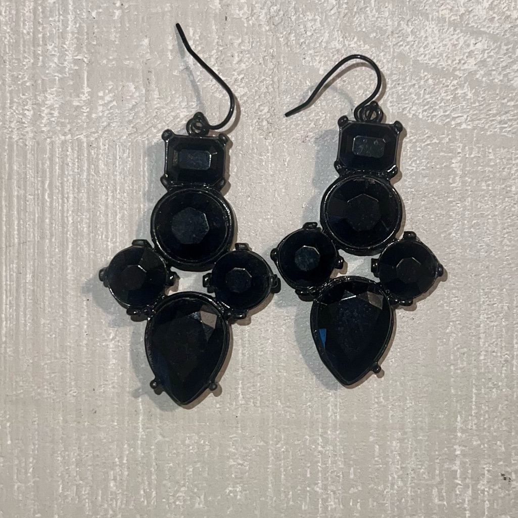 Black Dangly Earrings 28$